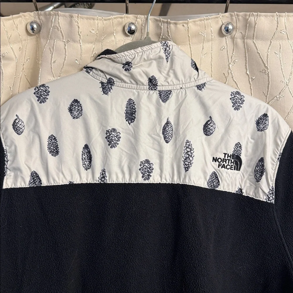 The North Face Black and White Pinecone Fleece Jacket - Picture 8 of 8